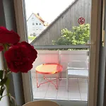 In Rot, Fraenkisches Design, Balkon In Nur 50 Schritten Zum Radweg, Ideal For Long Stay, Relocation Lägenhetshotell Mainstockheim